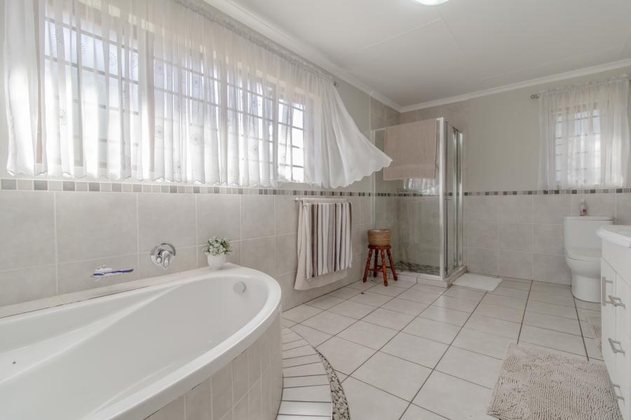 7 Bedroom Property for Sale in Blue Saddle Ranches Gauteng