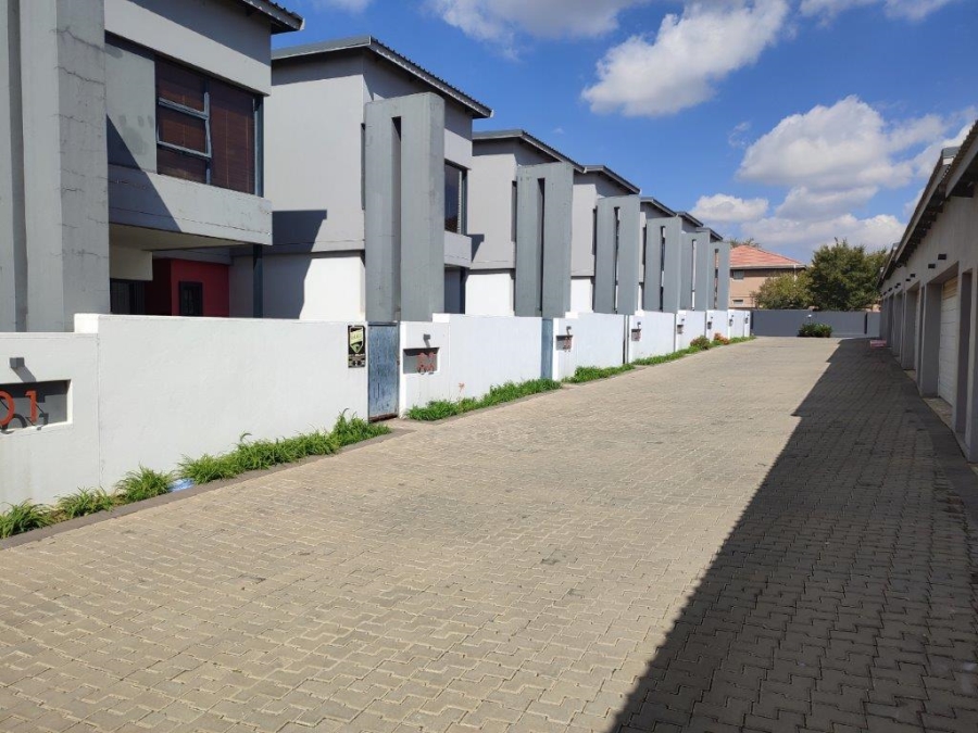 3 Bedroom Property for Sale in Edenvale Central Gauteng