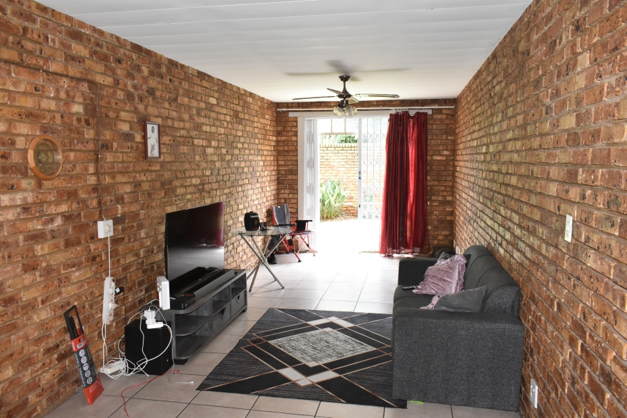 2 Bedroom Property for Sale in Pretoria North Gauteng