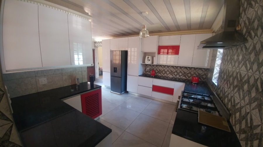 4 Bedroom Property for Sale in Amandasig Gauteng