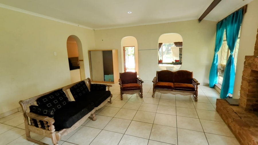 5 Bedroom Property for Sale in Tileba Gauteng