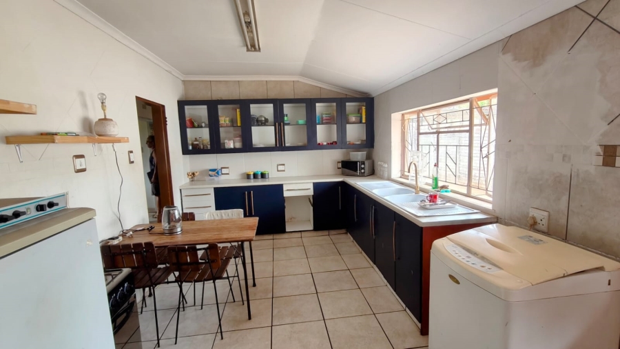 5 Bedroom Property for Sale in Tileba Gauteng