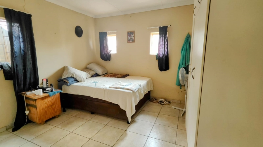 5 Bedroom Property for Sale in Tileba Gauteng