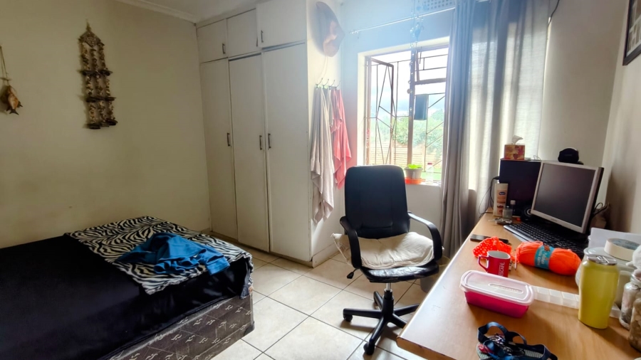 5 Bedroom Property for Sale in Tileba Gauteng