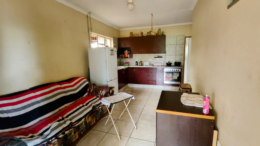 5 Bedroom Property for Sale in Tileba Gauteng