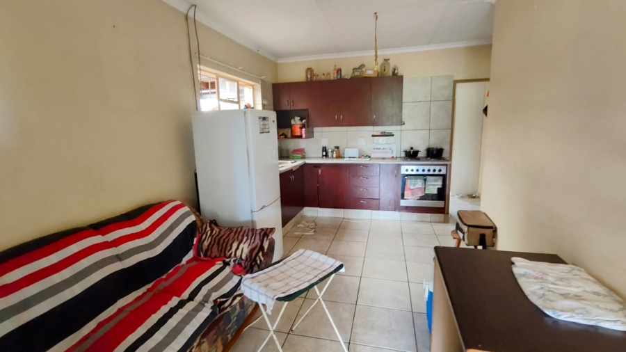 5 Bedroom Property for Sale in Tileba Gauteng