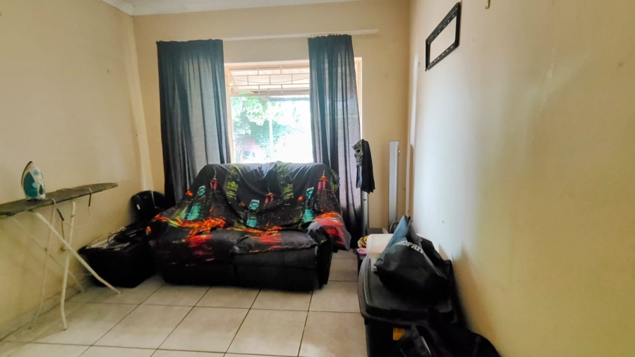 5 Bedroom Property for Sale in Tileba Gauteng