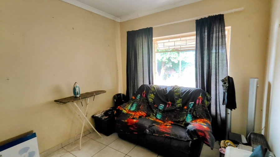 5 Bedroom Property for Sale in Tileba Gauteng