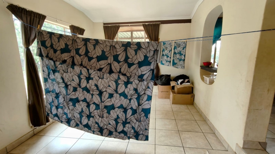 5 Bedroom Property for Sale in Tileba Gauteng