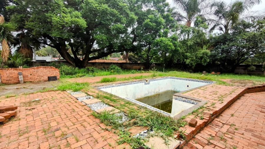 5 Bedroom Property for Sale in Tileba Gauteng