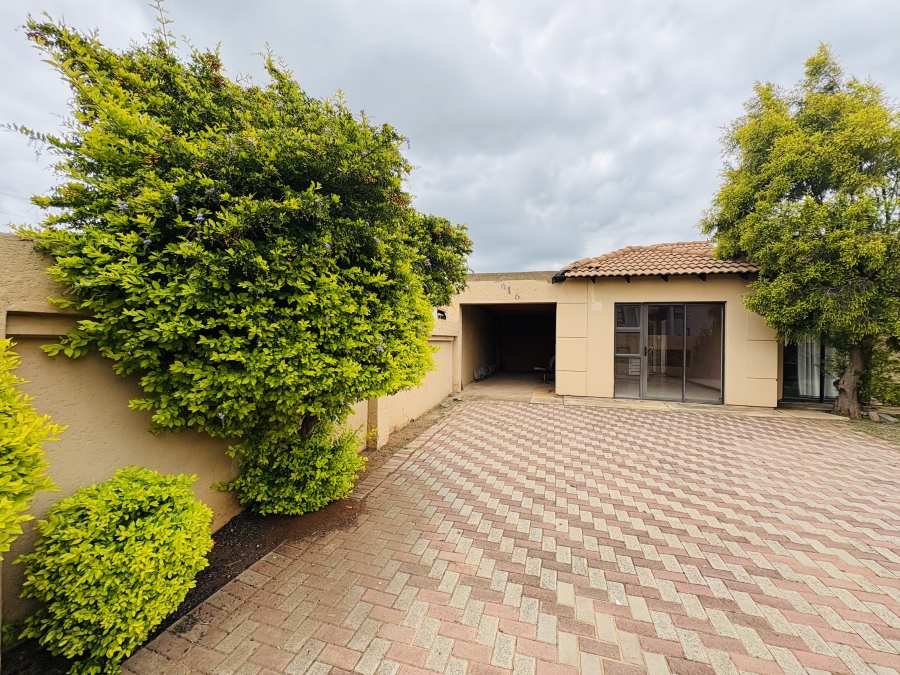 3 Bedroom Property for Sale in Rosslyn Gauteng