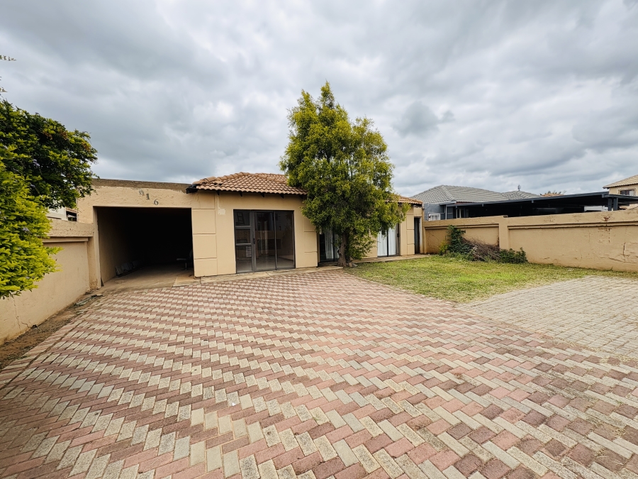 3 Bedroom Property for Sale in Rosslyn Gauteng