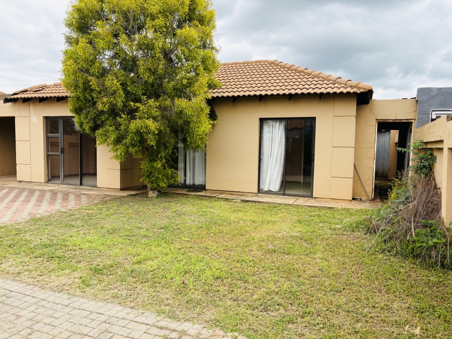 3 Bedroom Property for Sale in Rosslyn Gauteng