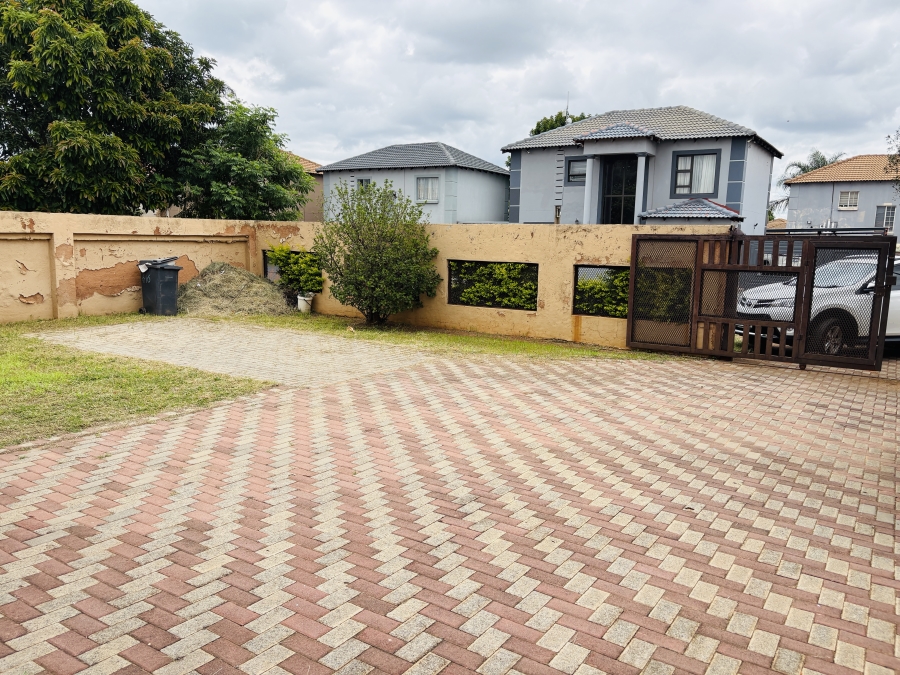 3 Bedroom Property for Sale in Rosslyn Gauteng