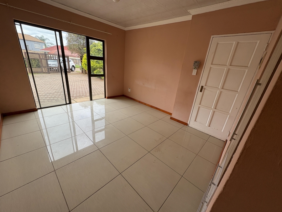 3 Bedroom Property for Sale in Rosslyn Gauteng