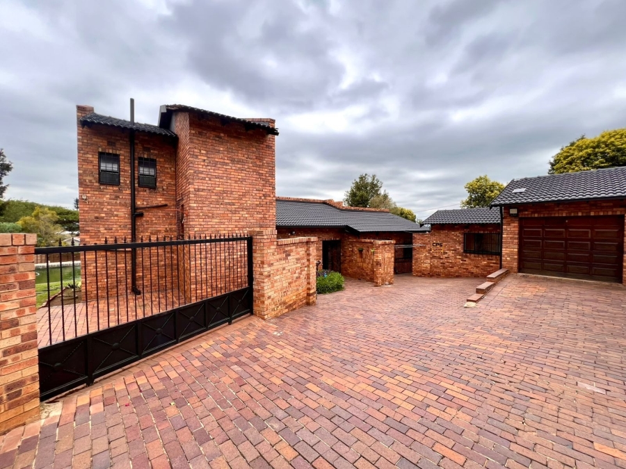 4 Bedroom Property for Sale in Glenvista Gauteng