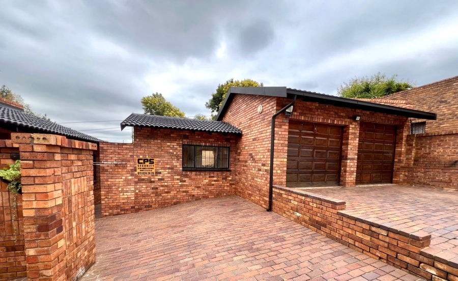 4 Bedroom Property for Sale in Glenvista Gauteng