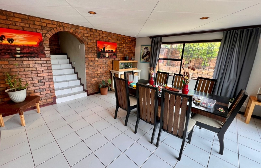 4 Bedroom Property for Sale in Glenvista Gauteng