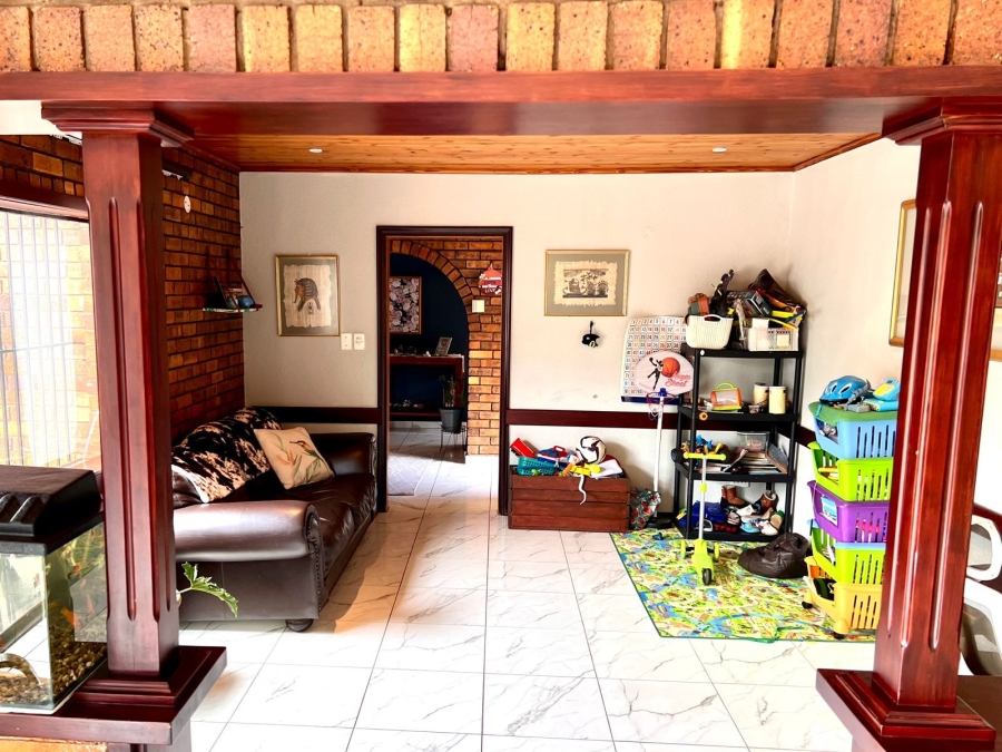 4 Bedroom Property for Sale in Glenvista Gauteng