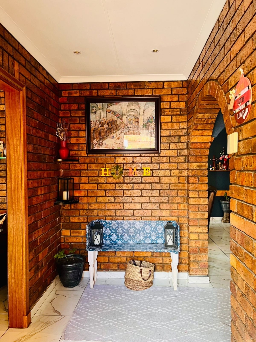 4 Bedroom Property for Sale in Glenvista Gauteng