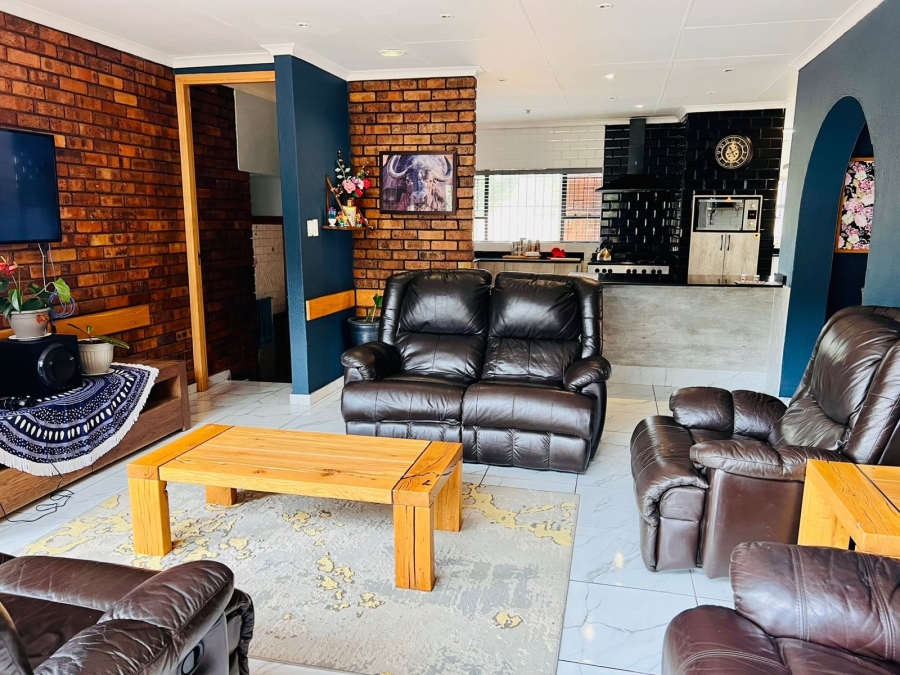 4 Bedroom Property for Sale in Glenvista Gauteng