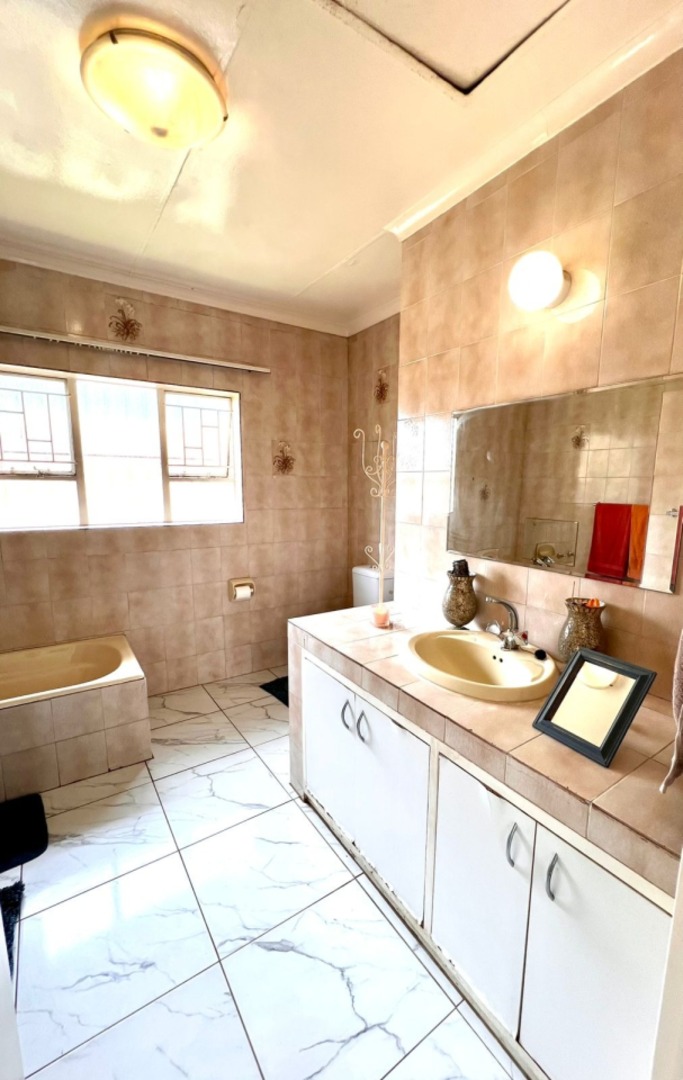 4 Bedroom Property for Sale in Glenvista Gauteng