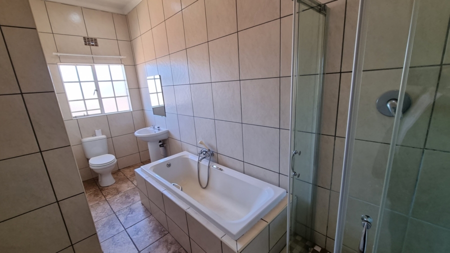 2 Bedroom Property for Sale in Kookrus Gauteng