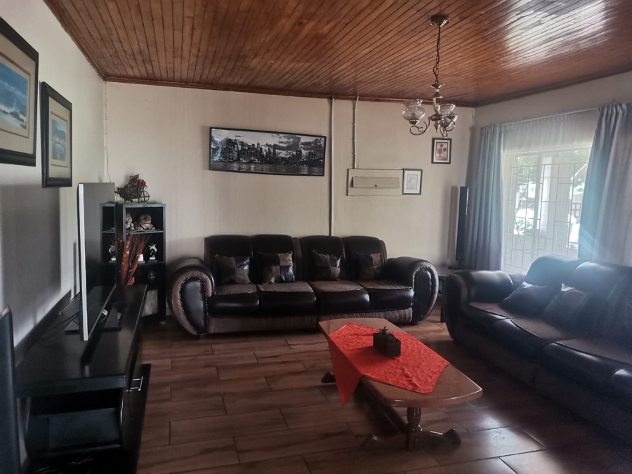 4 Bedroom Property for Sale in Hermanstad Gauteng