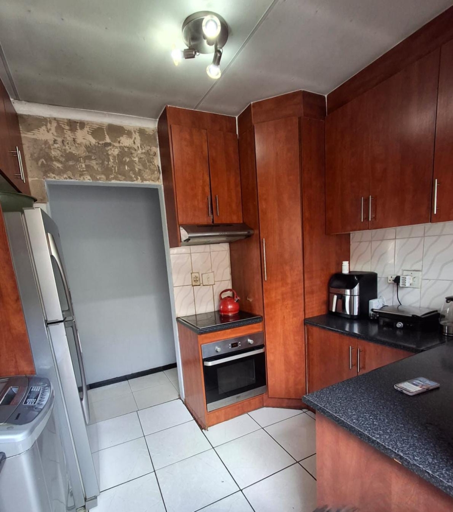 3 Bedroom Property for Sale in Dhlamini Gauteng