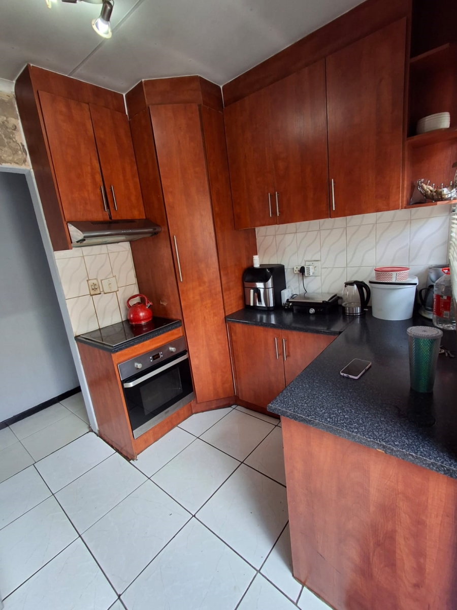 3 Bedroom Property for Sale in Dhlamini Gauteng