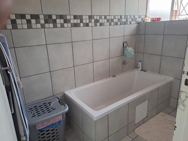 To Let 3 Bedroom Property for Rent in Sunnyridge Gauteng