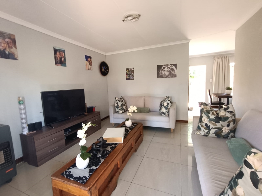 To Let 2 Bedroom Property for Rent in Eldoraigne Gauteng