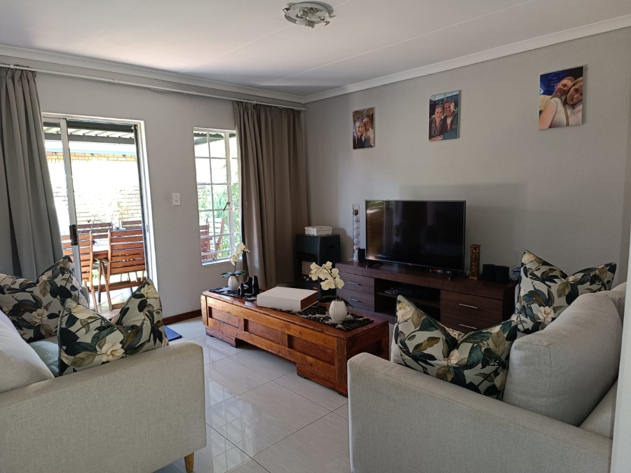 To Let 2 Bedroom Property for Rent in Eldoraigne Gauteng