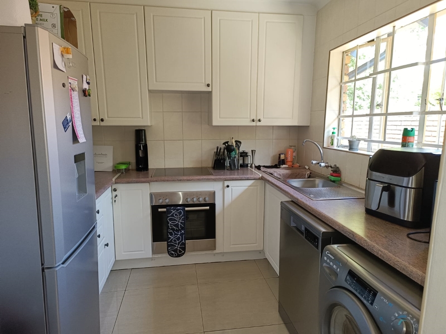 To Let 2 Bedroom Property for Rent in Eldoraigne Gauteng