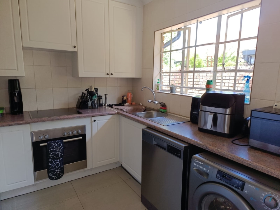 To Let 2 Bedroom Property for Rent in Eldoraigne Gauteng