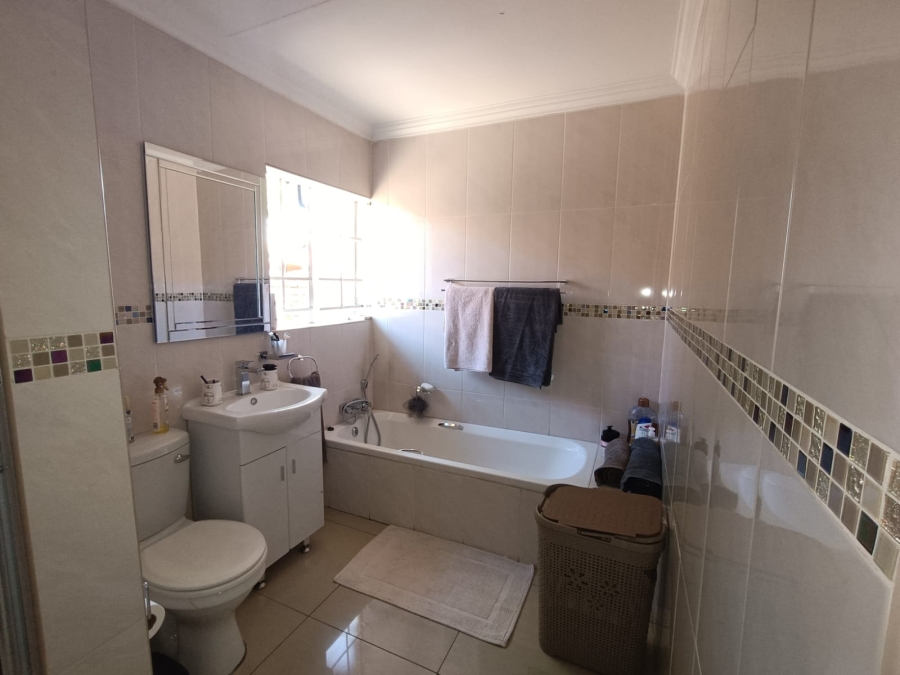 To Let 2 Bedroom Property for Rent in Eldoraigne Gauteng