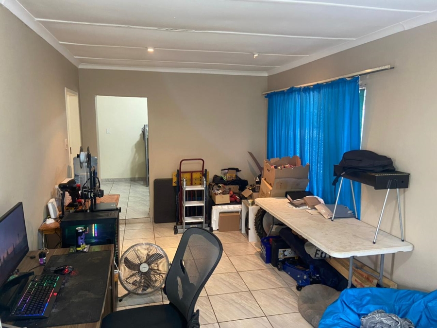 To Let 1 Bedroom Property for Rent in Clubview Gauteng