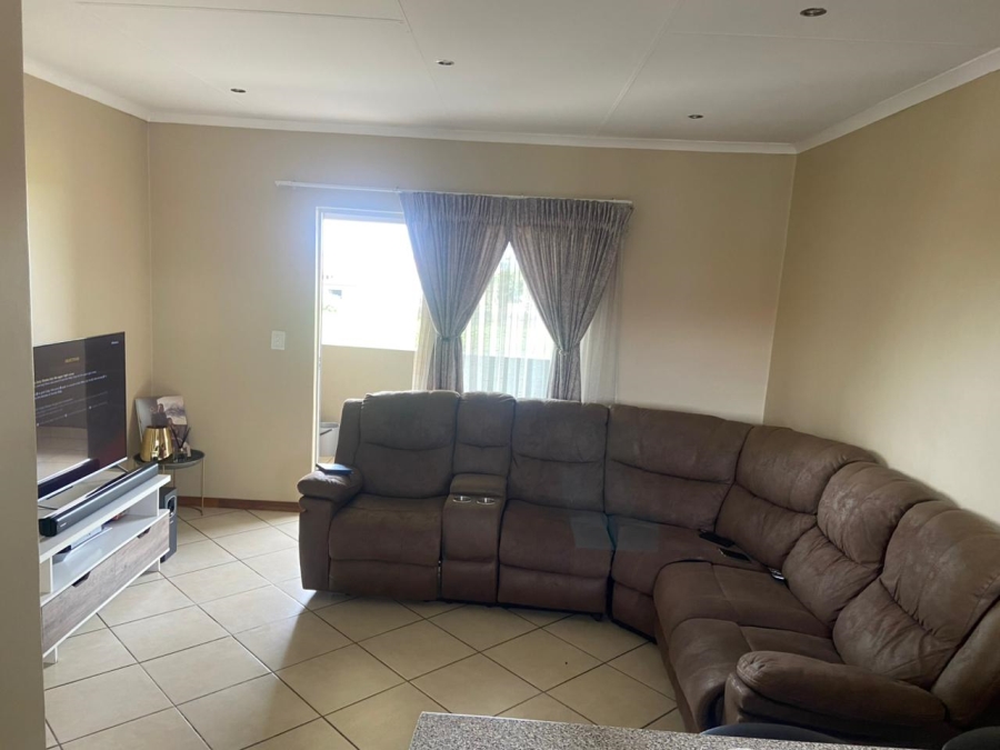 To Let 2 Bedroom Property for Rent in Monavoni Gauteng