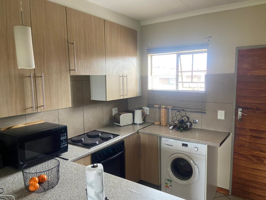 To Let 2 Bedroom Property for Rent in Monavoni Gauteng