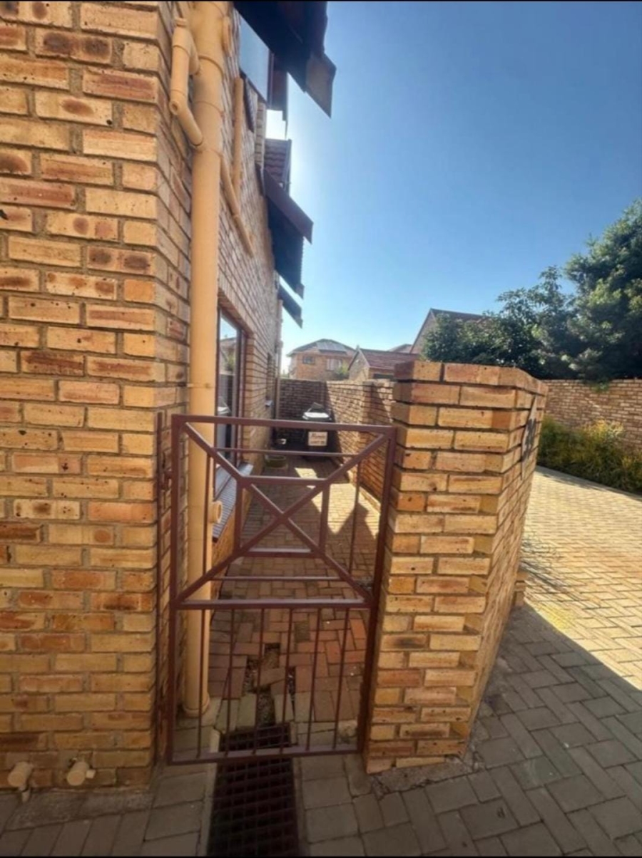 4 Bedroom Property for Sale in Ruimsig Gauteng