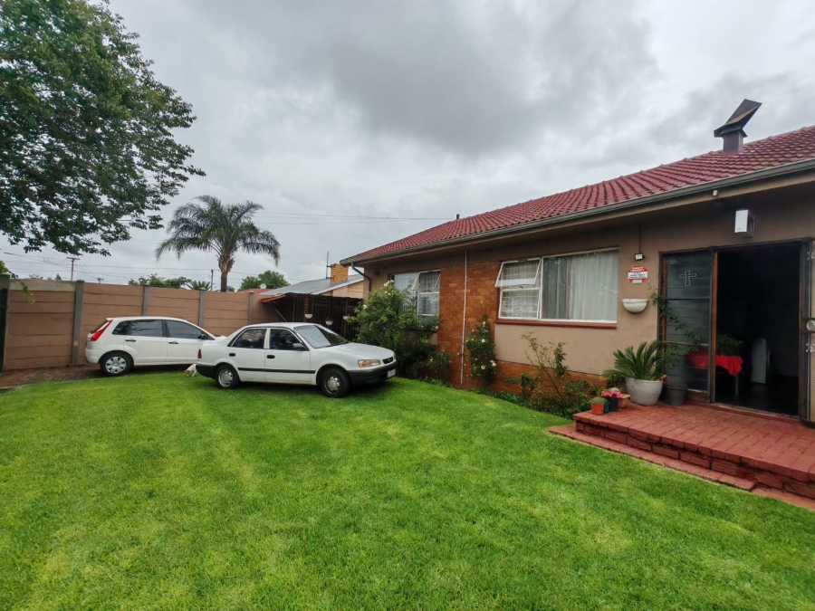 4 Bedroom Property for Sale in Quellerie Park Gauteng