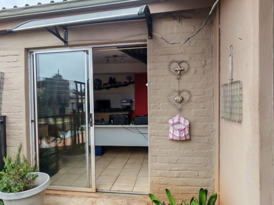 4 Bedroom Property for Sale in Quellerie Park Gauteng