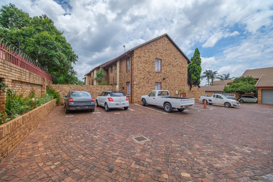 3 Bedroom Property for Sale in Zwartkop Gauteng