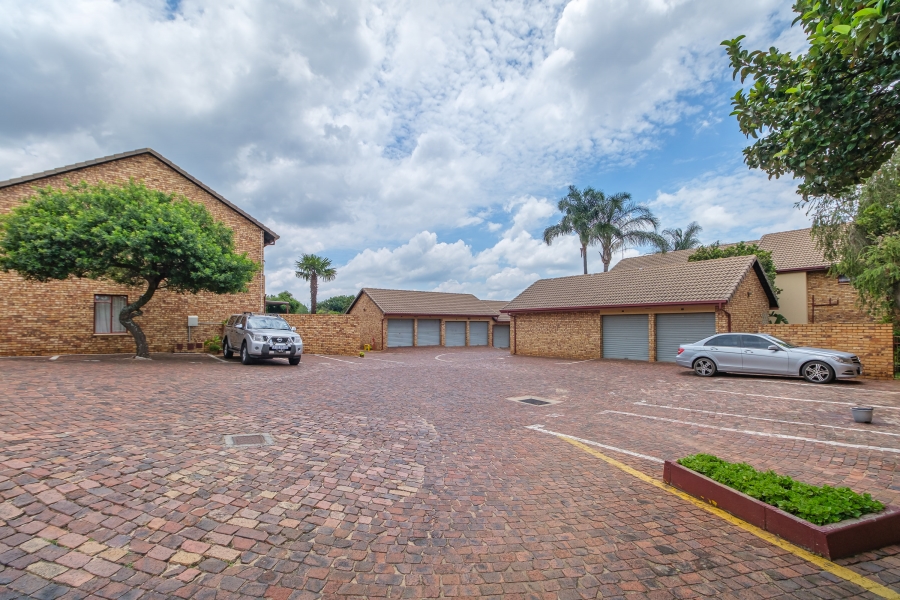 3 Bedroom Property for Sale in Zwartkop Gauteng