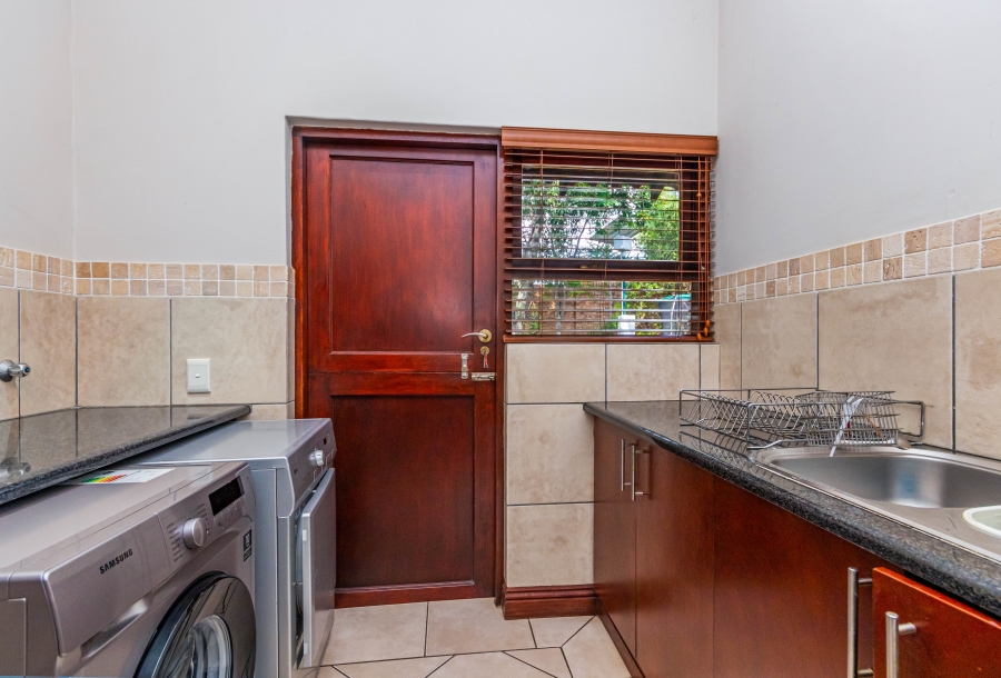 4 Bedroom Property for Sale in Crowthorne AH Gauteng