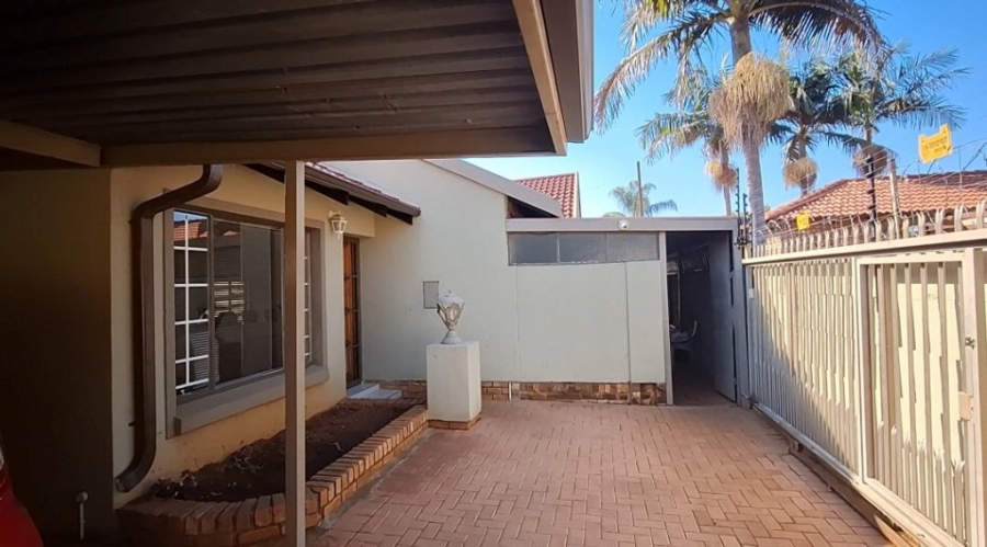 3 Bedroom Property for Sale in Hesteapark Gauteng