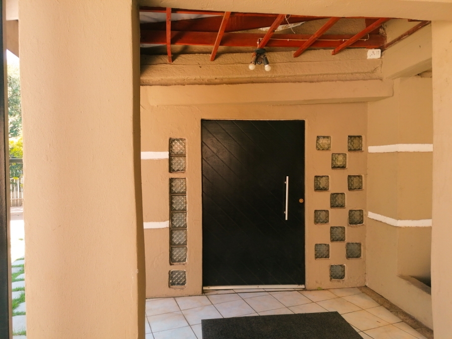 To Let 3 Bedroom Property for Rent in Fontainebleau Gauteng