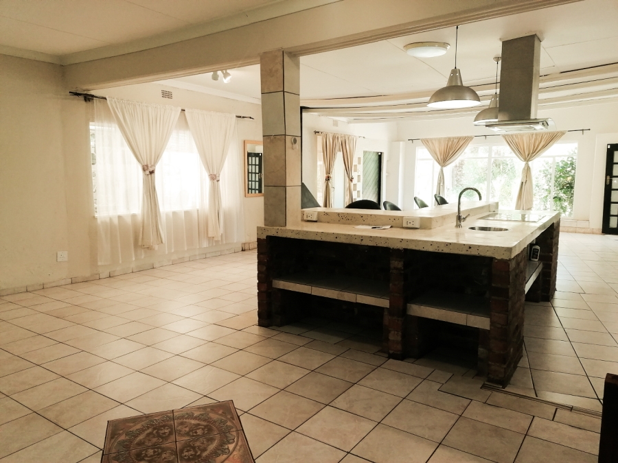 To Let 3 Bedroom Property for Rent in Fontainebleau Gauteng