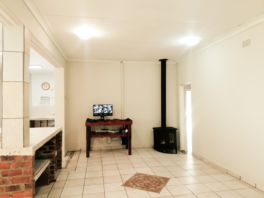 To Let 3 Bedroom Property for Rent in Fontainebleau Gauteng