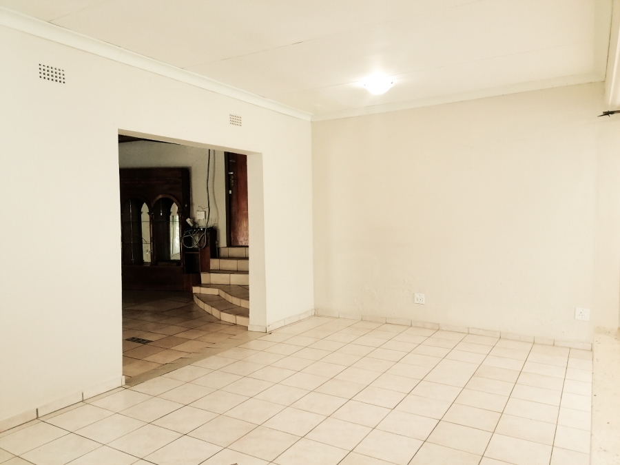 To Let 3 Bedroom Property for Rent in Fontainebleau Gauteng